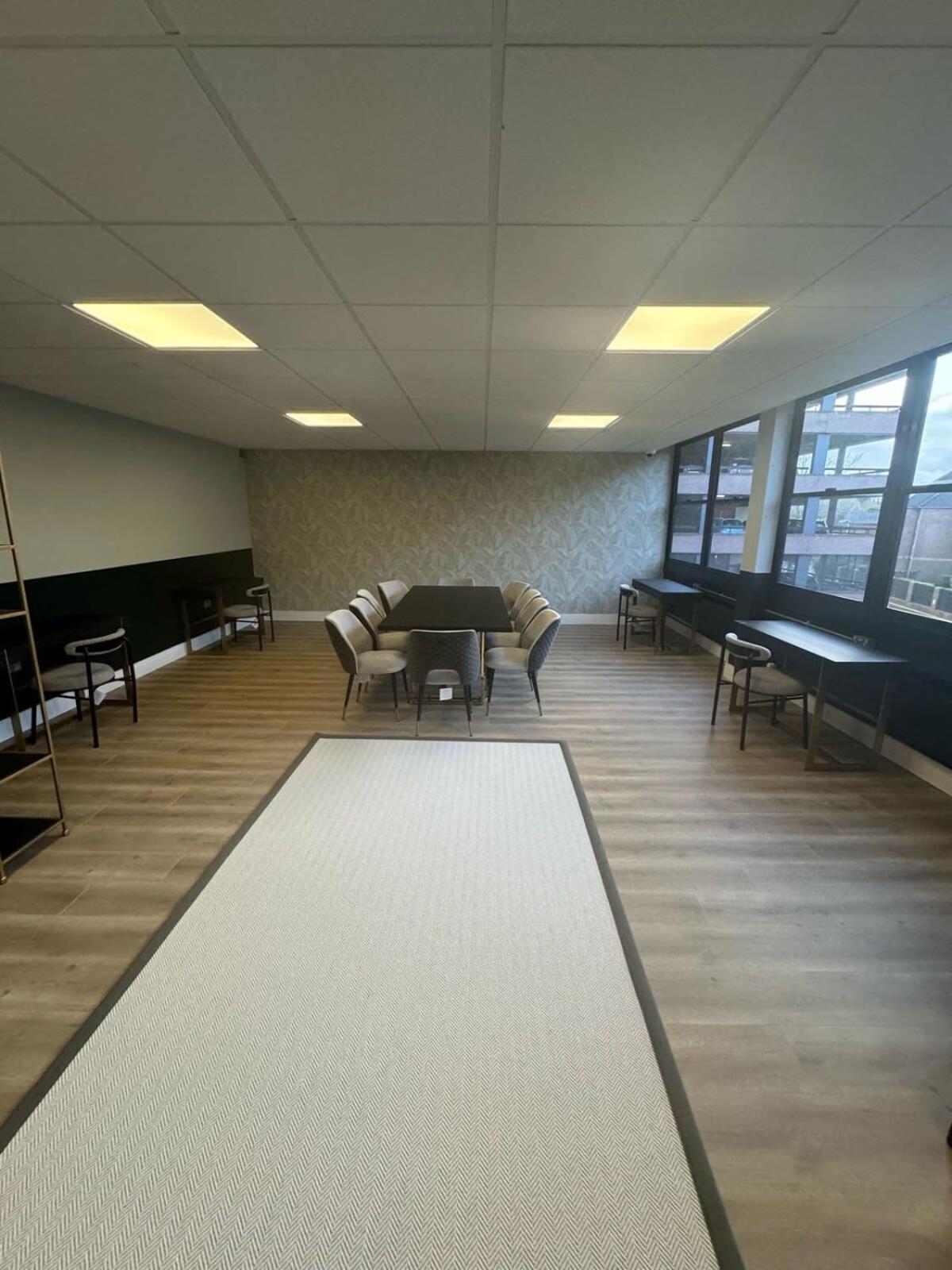 Bright Contemporary Studio In Іст-Грінстед Екстер'єр фото